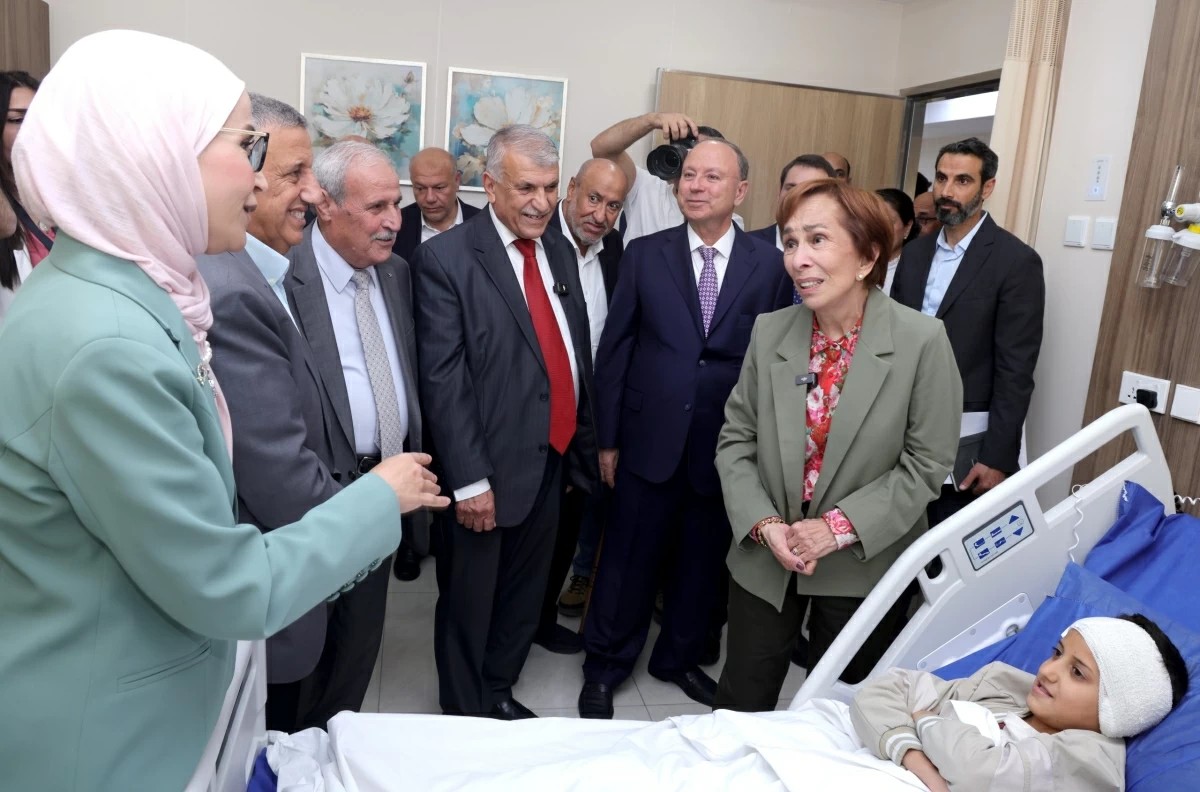Princess Basma checks on Goodwill Campaign patients from Amman, Zarqa