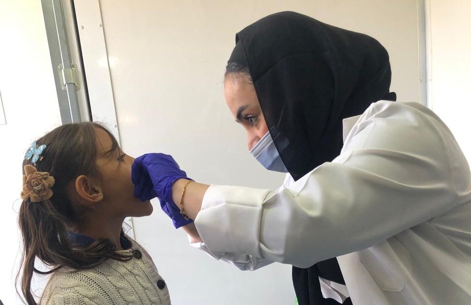 البر والإحسان تسلم مساعدات لأسر عفيفة وتنفذ يوما طبيا مجانيا متخصصا في منطقة الضليل