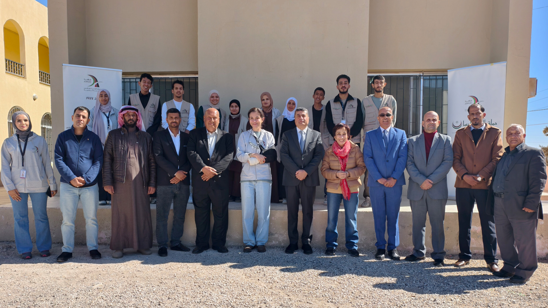 الأميرة بسمة تسلم مساعدات لفئات مستهدفة في القويرة